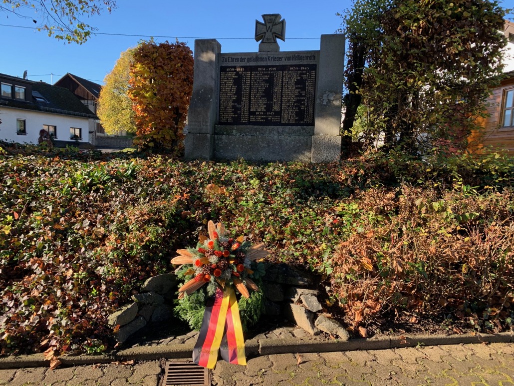 Volkstrauertag, Gedenkfeier am Ehrenmal der Gemeinde